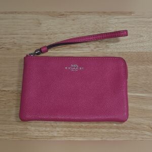 Coach Crossgrain Leather Corner Zip Wristlet Pink EUC